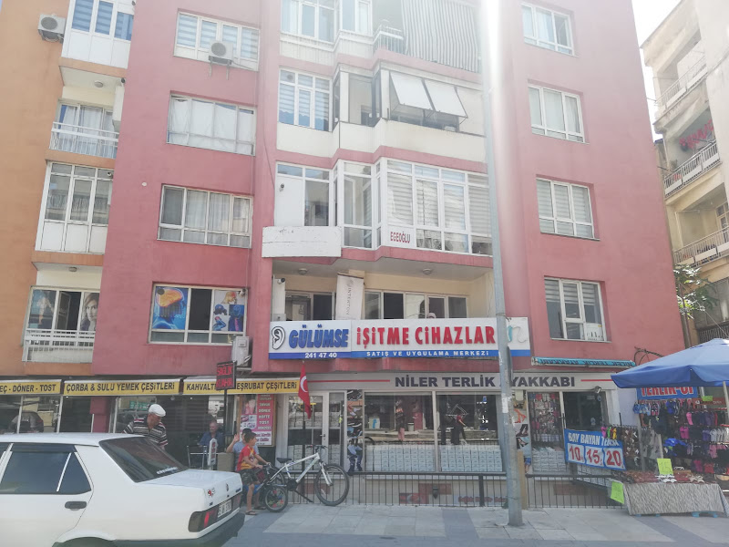 Gülümse işitme cihazları